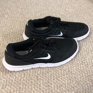 Nike Tennis Shoes